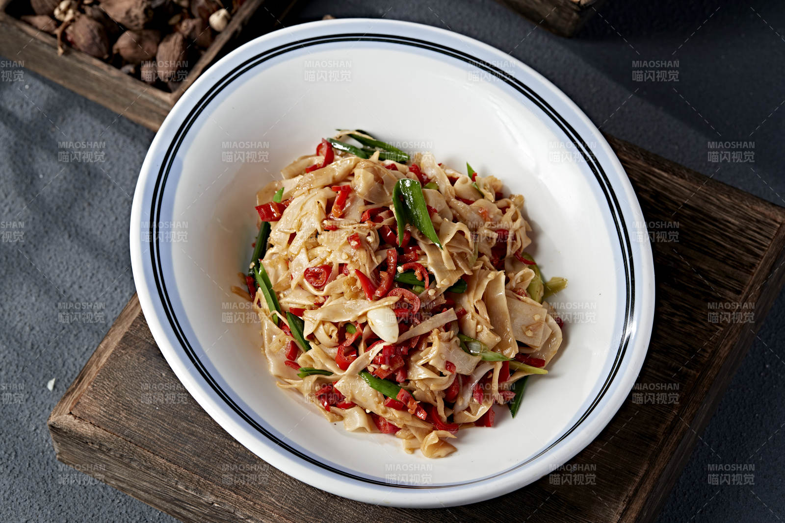 湘味米椒蒜苗素炒脆笋图片