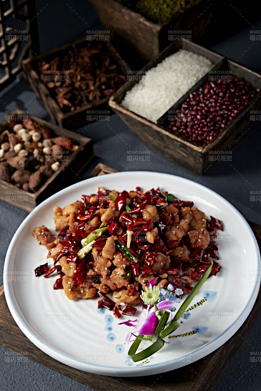 川香辣果仁子鸡丁图片