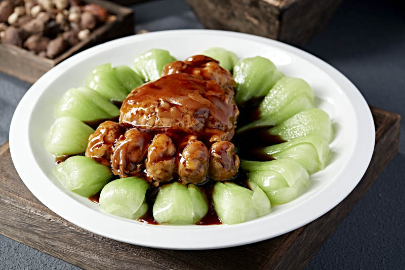 仿形菜浇汁红烧猪肘子图片