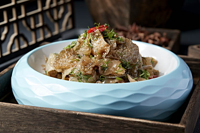 精美凉菜茴香碎凉拌菊花菌图片