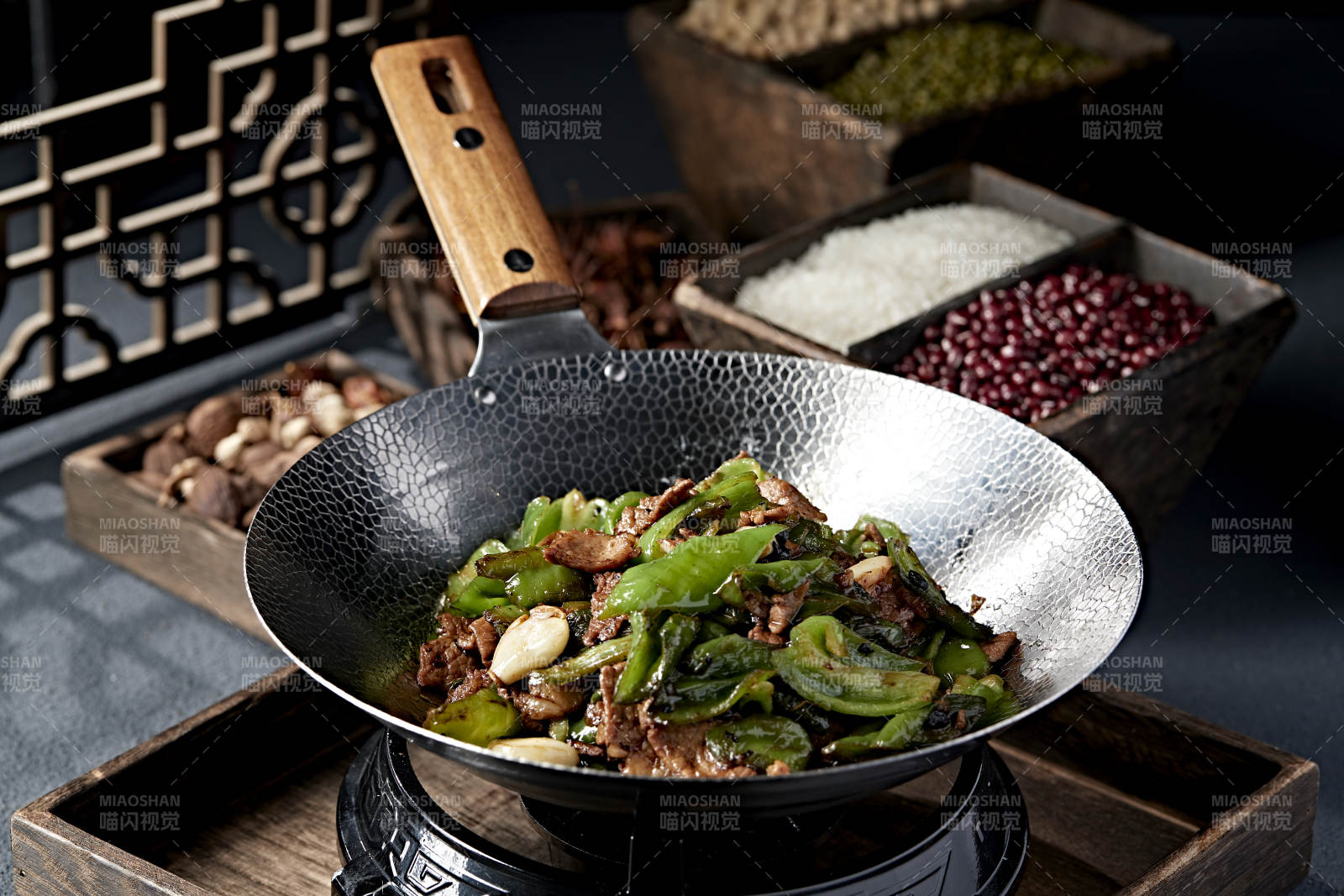 酱爆蒜子青辣椒五花肉片图片