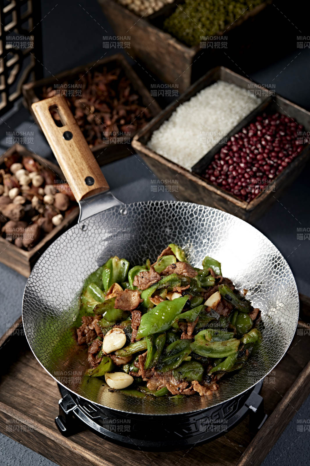 酱爆蒜子青辣椒五花肉片图片