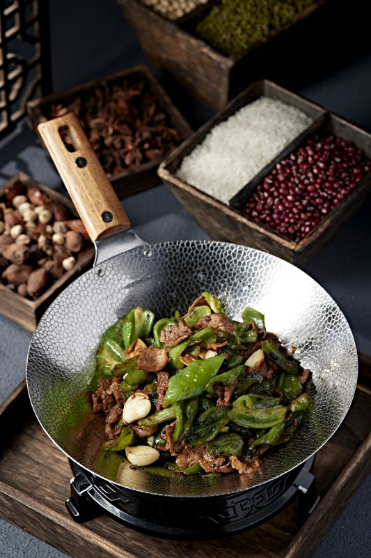 酱爆蒜子青辣椒五花肉片图片