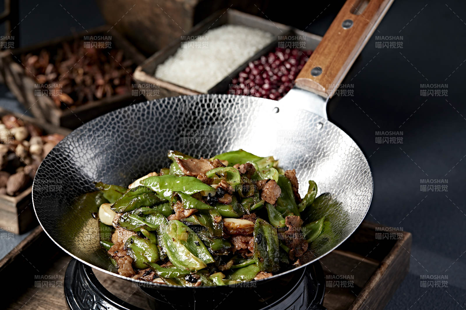 酱爆蒜子青辣椒五花肉片图片
