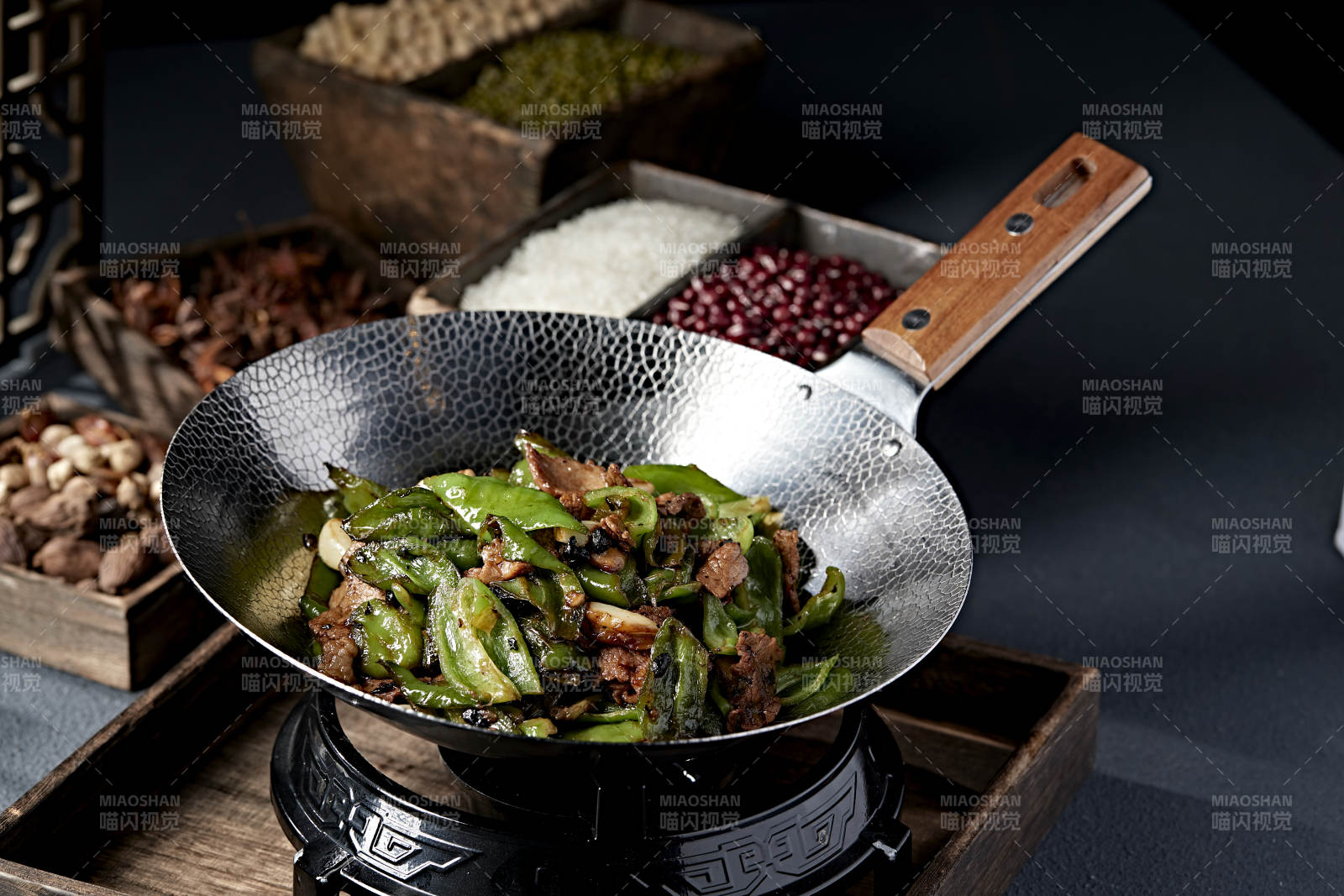 酱爆蒜子青辣椒五花肉片图片