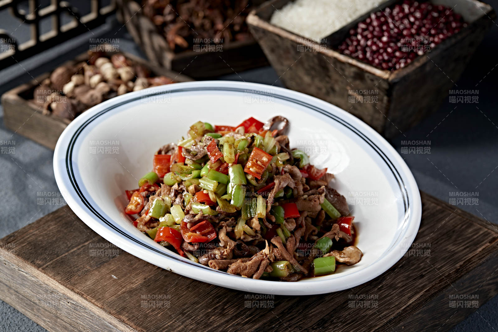 湘味米椒西芹小炒鸡杂图片