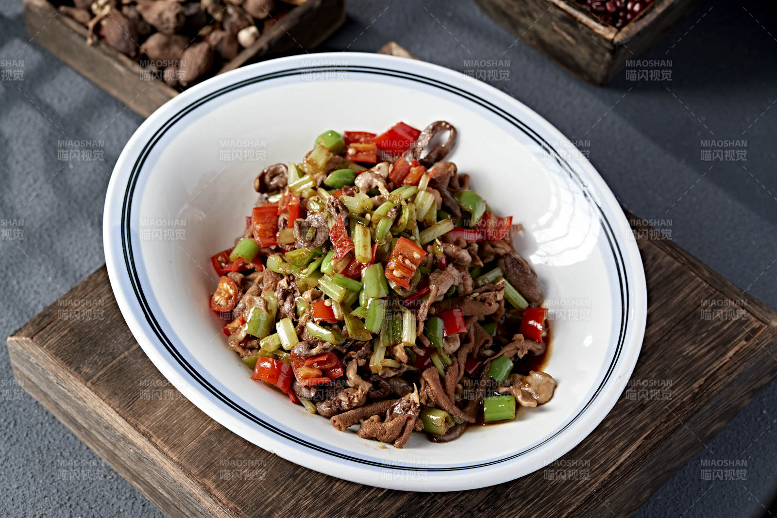 湘味米椒西芹小炒鸡杂图片