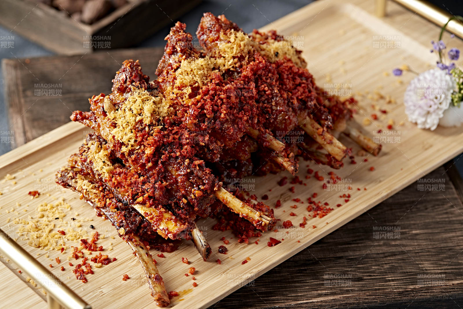 爆辣油炸小羊排图片
