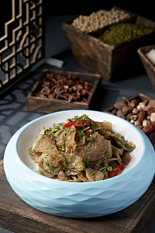 精美凉菜茴香碎凉拌菊花菌图片