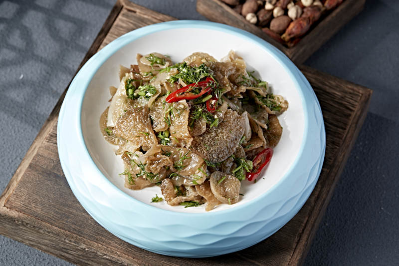 精美凉菜茴香碎凉拌菊花菌图片