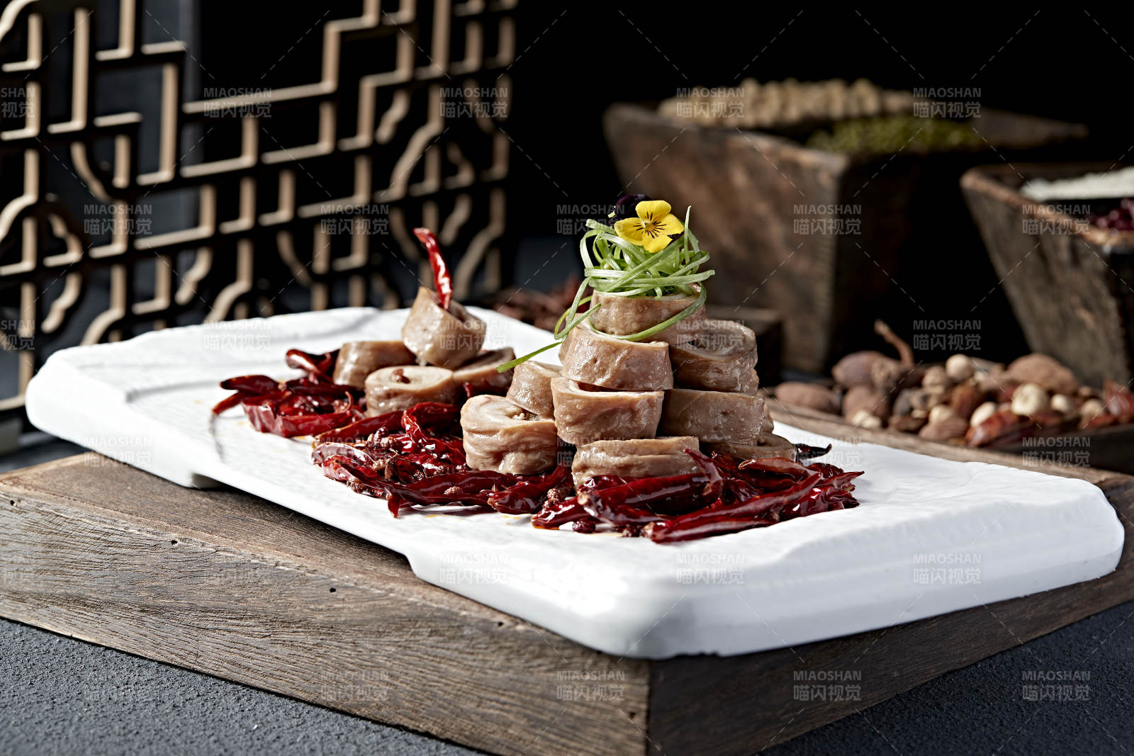 精美凉菜香辣卤水大肠头猪大肠图片