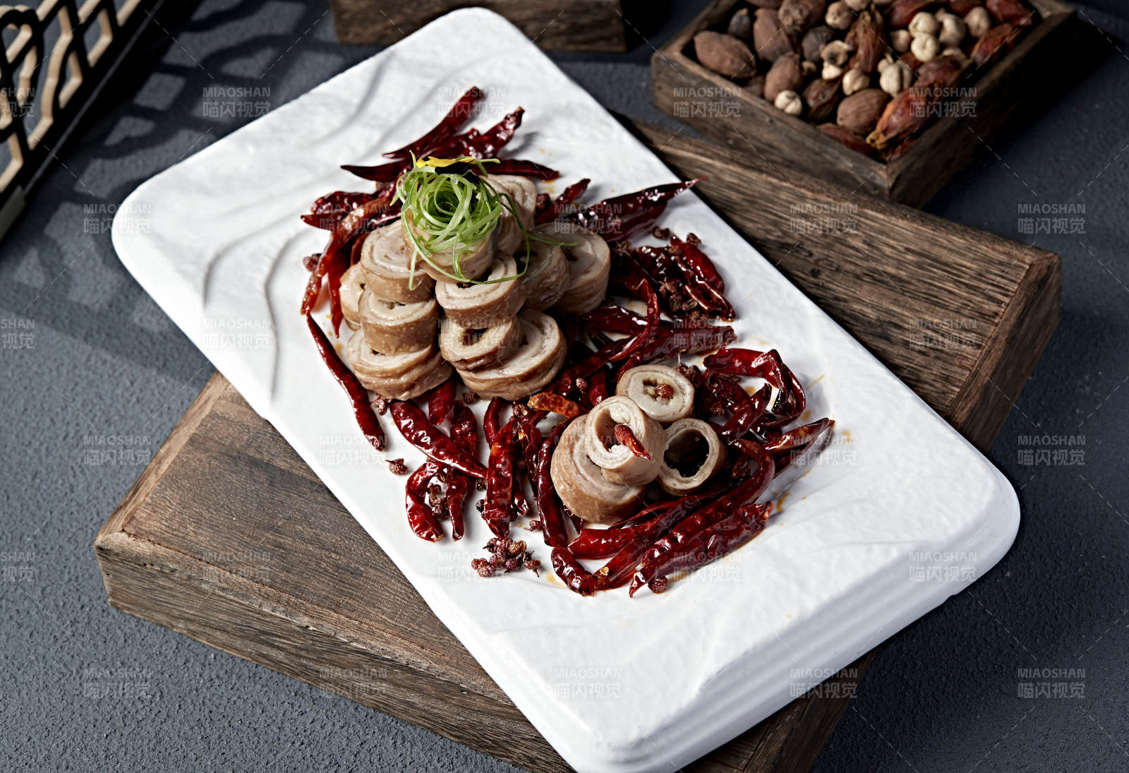 精美凉菜香辣卤水大肠头猪大肠图片