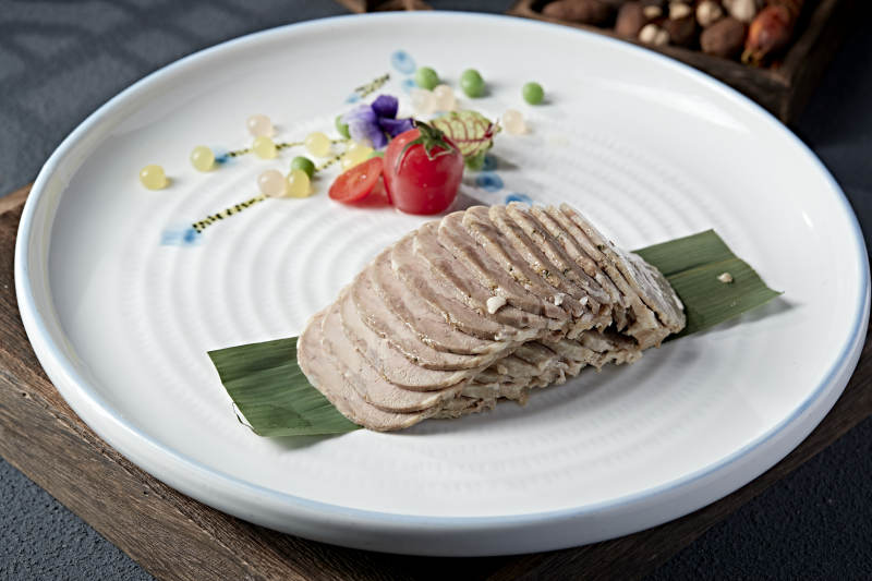 美味凉菜清水羊肉皮冻卷切片图片