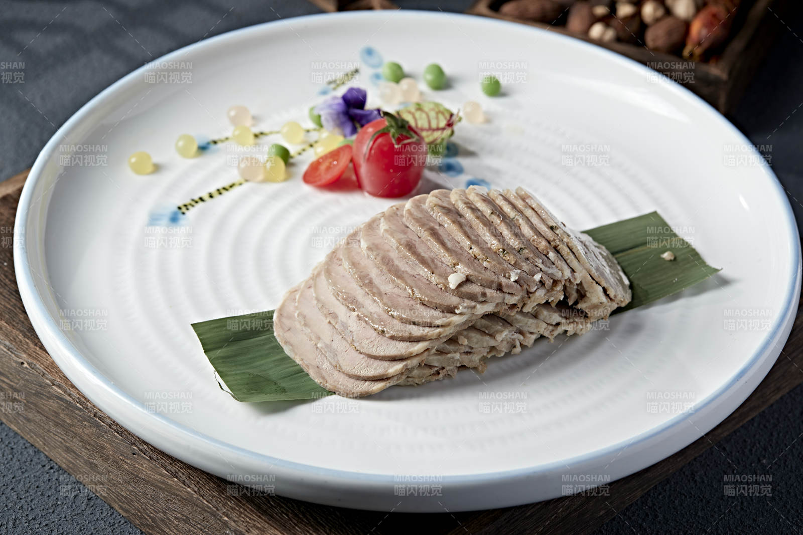 美味凉菜清水羊肉皮冻卷切片图片