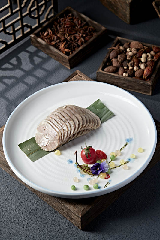 美味凉菜清水羊肉皮冻卷切片图片