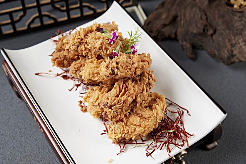 香辣干炸鸡翅中图片