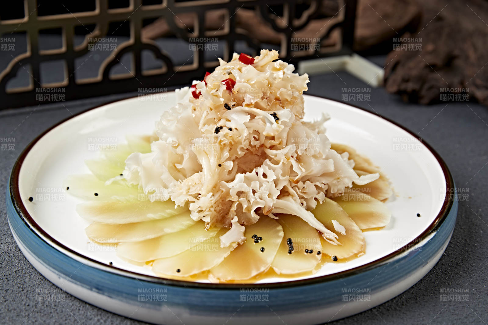 美味凉菜浇汁银耳拌笋片图片