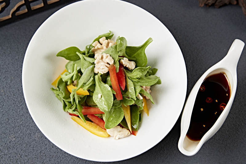 浇汁彩椒桃仁炝拌穿心莲图片