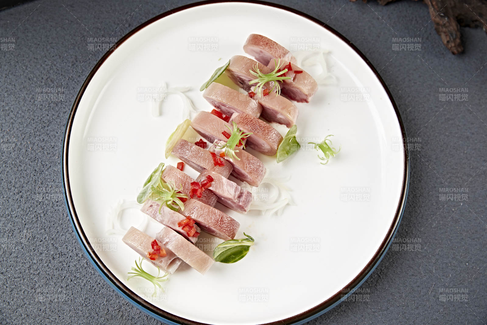 卤味压猪肘花卷切片图片