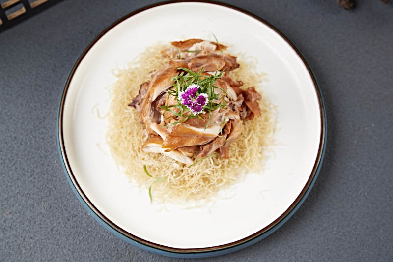 美味凉菜手撕熏鸡图片