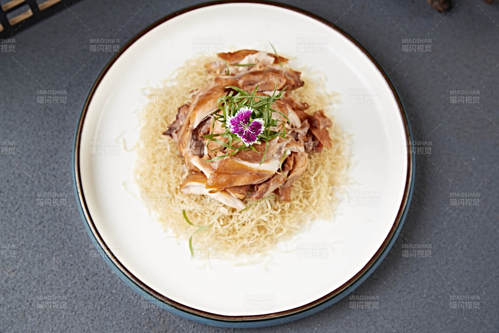 美味凉菜手撕熏鸡图片