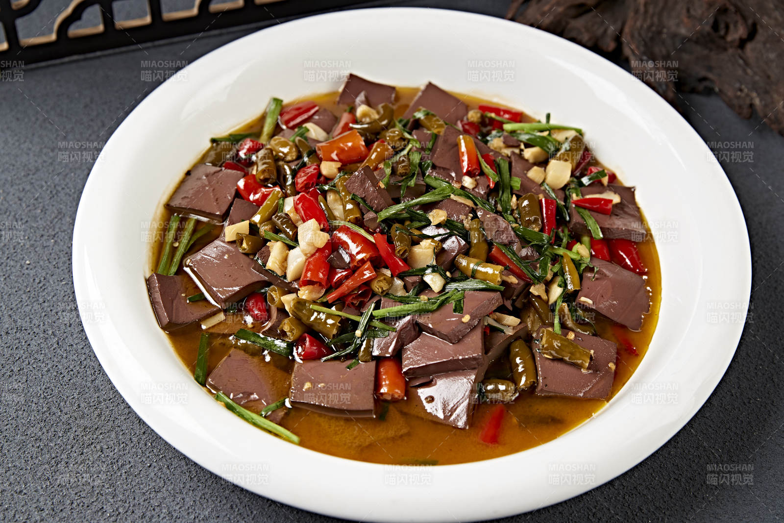 湘味酸辣泡椒炖鸭血图片