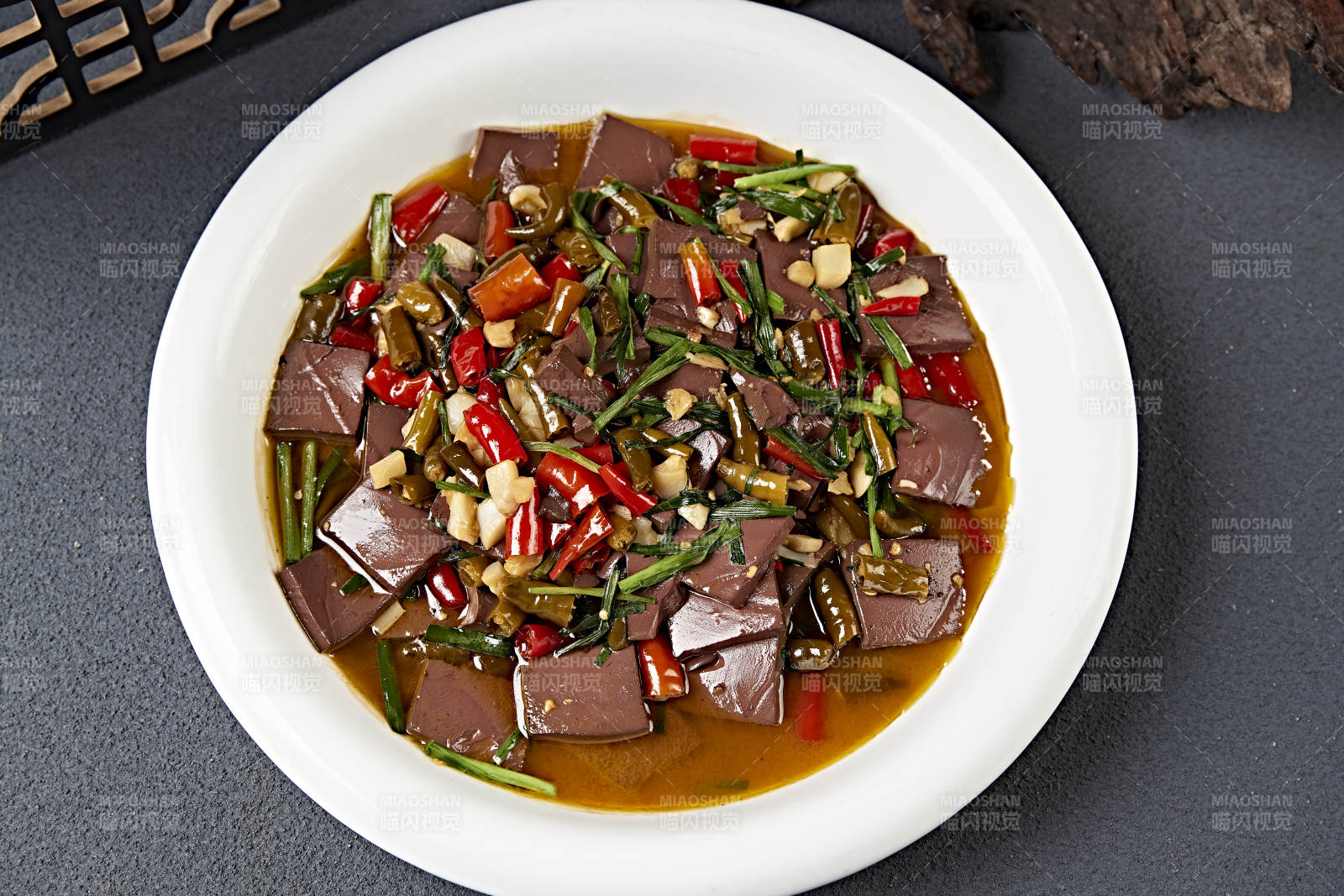 湘味酸辣泡椒炖鸭血图片