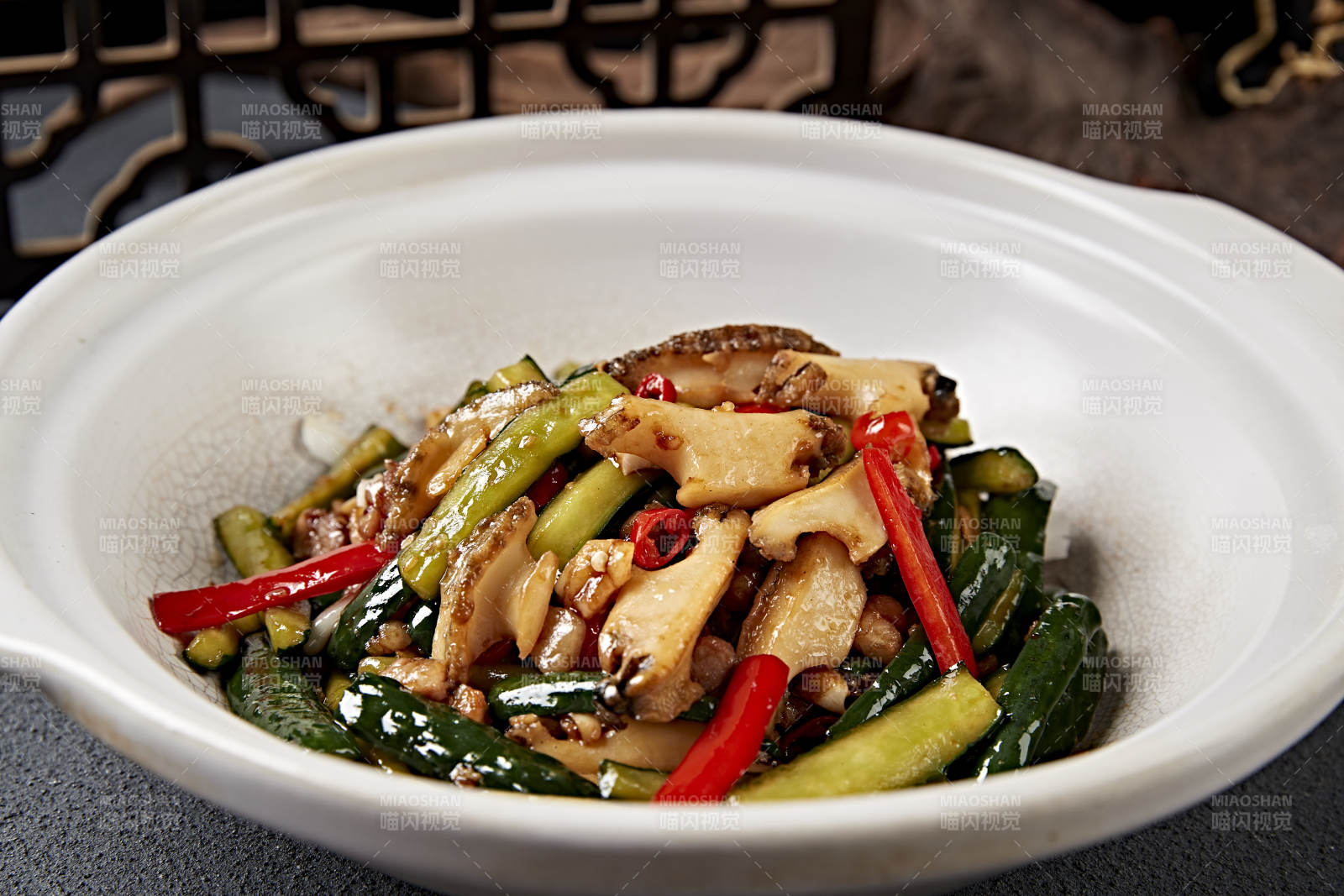 酱烧彩椒乳瓜鲜鲍鱼图片