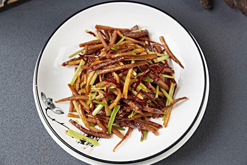 干煸杏鲍菇丝西芹牛肉丝图片
