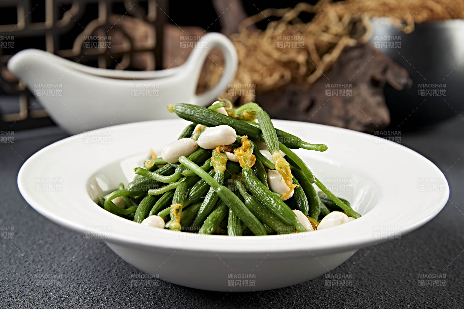 美味凉菜果仁巧拌黄瓜仔图片