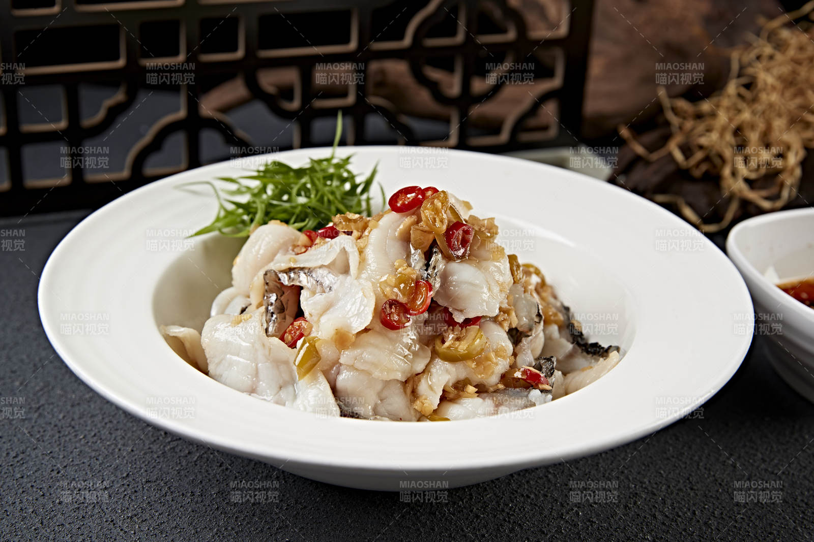 蘸汁泡椒拌鱼片图片