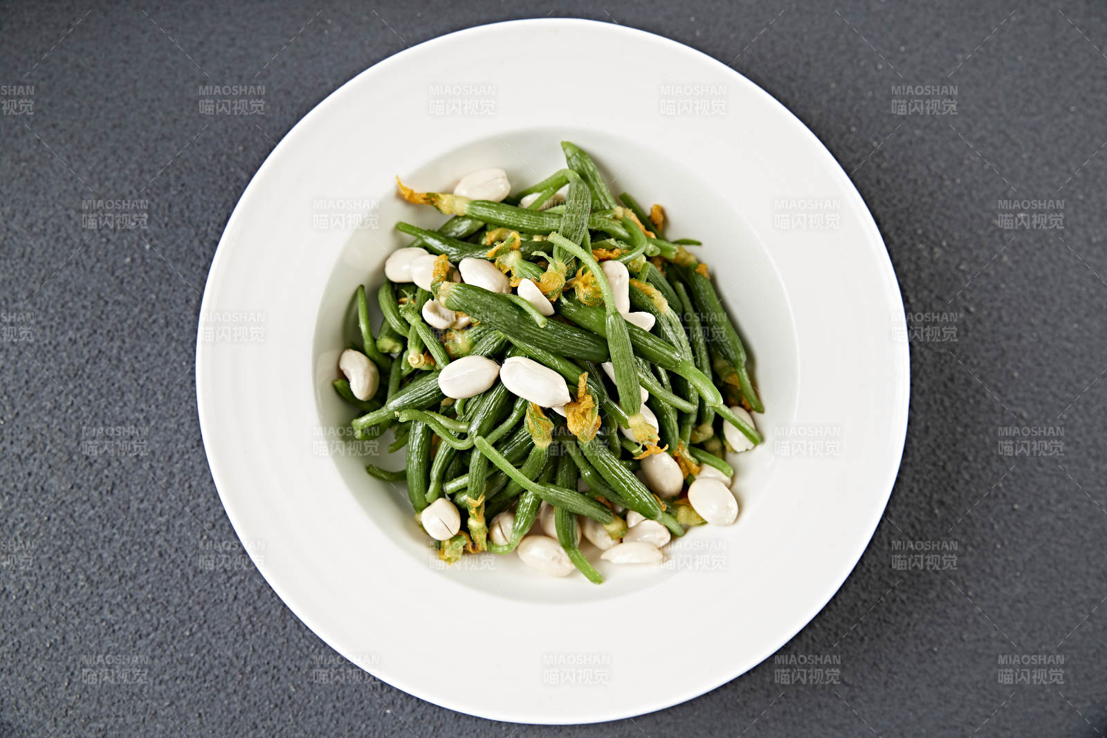 美味凉菜果仁巧拌黄瓜仔图片