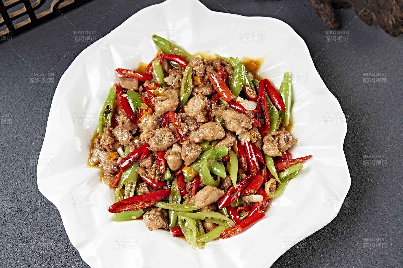 香辣杭椒爆鸡丁图片