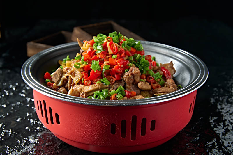 湘味葱香剁椒炒鸡块图片