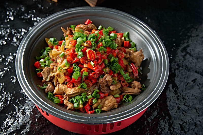 湘味葱香剁椒炒鸡块图片