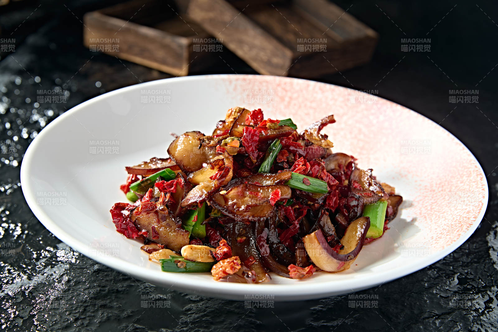 湘味蒜苗剁椒炒黑腊肉图片