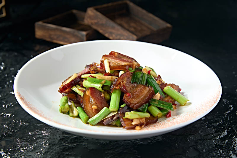 湘味蒜苗剁椒炒腊猪脸图片