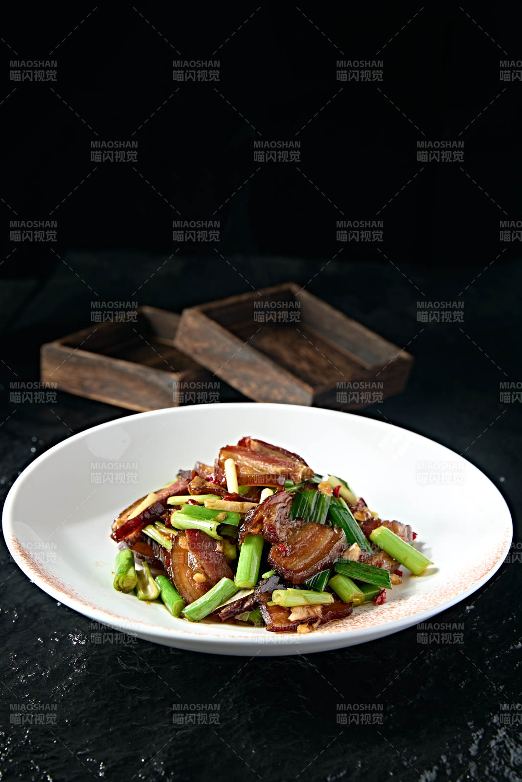 湘味蒜苗剁椒炒腊猪脸图片