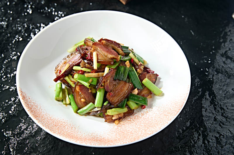 湘味蒜苗剁椒炒腊猪脸图片