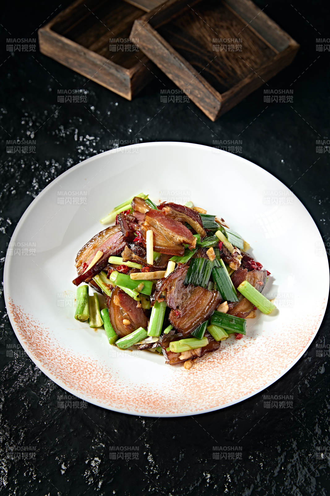 湘味蒜苗剁椒炒腊猪脸图片