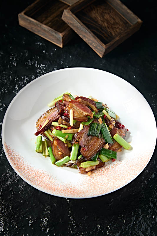 湘味蒜苗剁椒炒腊猪脸图片