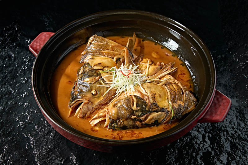 美味酱焖野生鲢鱼头图片