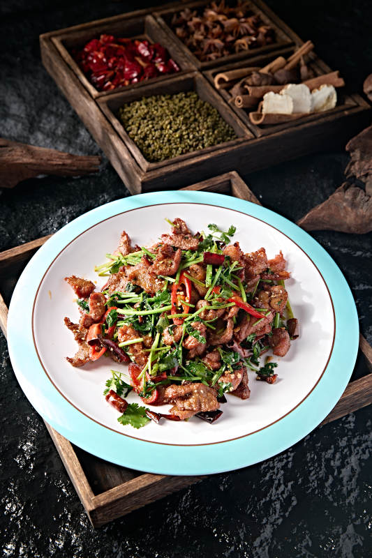 中餐湘菜系辣椒香菜小炒黄牛肉图片