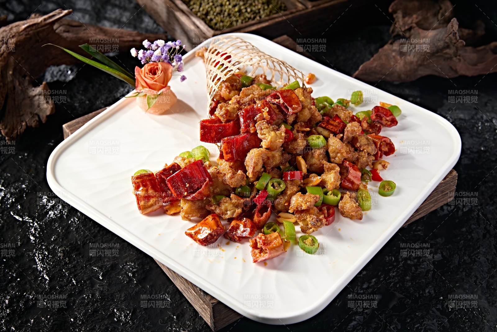 中餐川味美食香辣油炸鸡掌中宝鸡脆骨图片