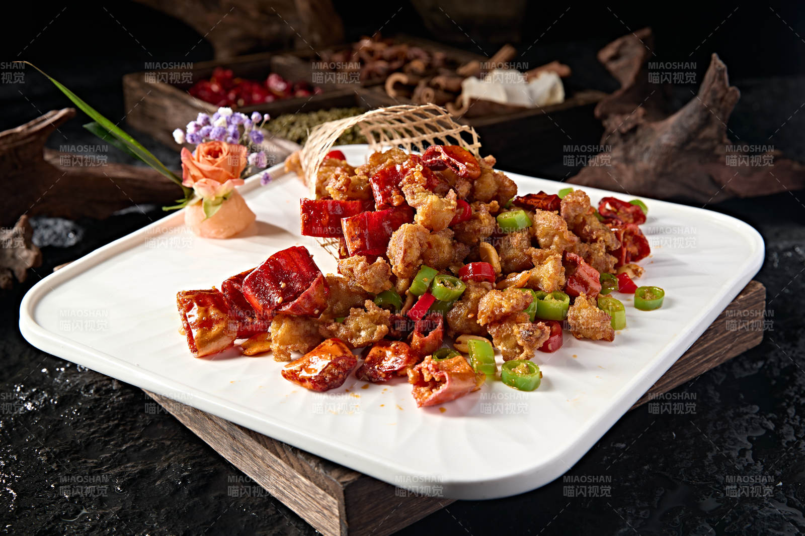 中餐川味美食香辣油炸鸡掌中宝鸡脆骨图片