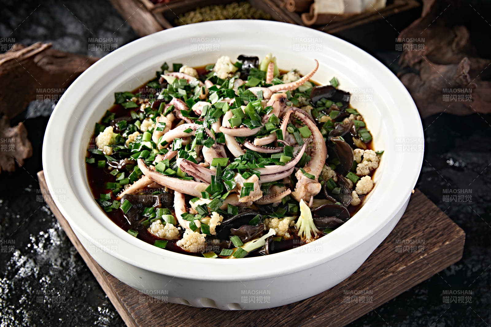 胶东海鲜系列浓汤韭菜炖鱿鱼须图片