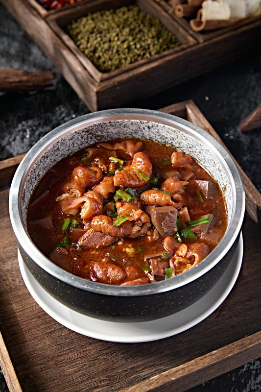 江湖菜系石锅鸭血炖肥肠图片