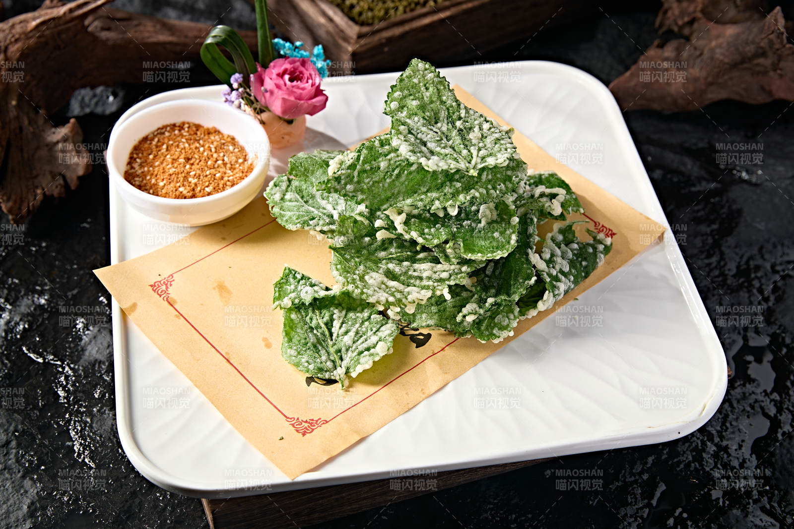 老北京传统美食酥炸蛋液紫苏叶图片