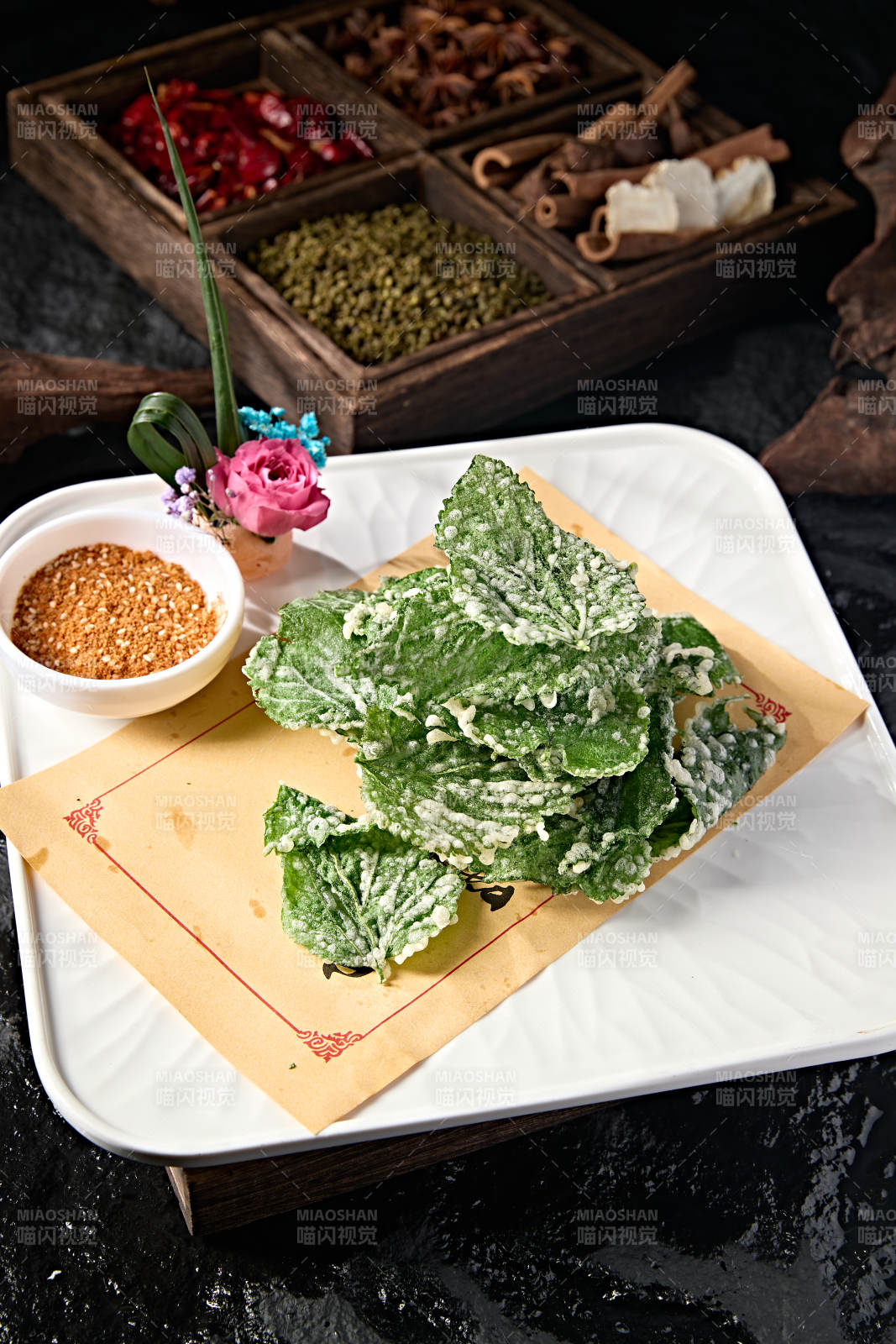 老北京传统美食酥炸蛋液紫苏叶图片