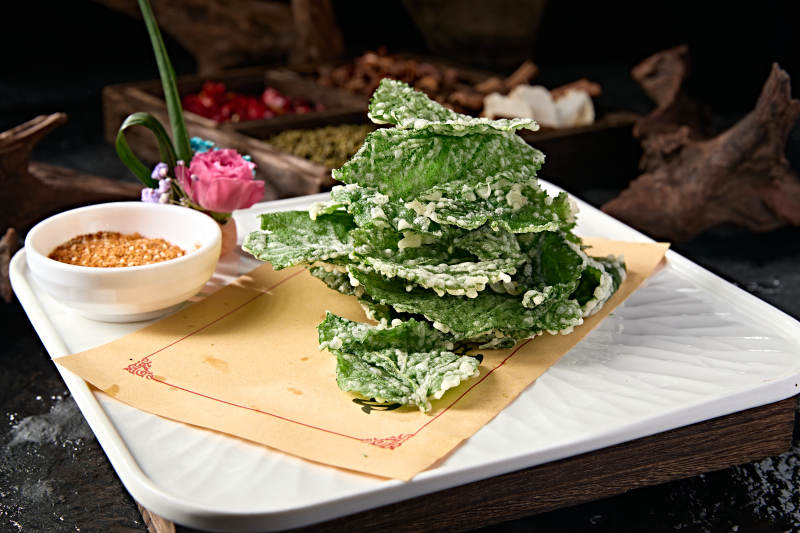 老北京传统美食酥炸蛋液紫苏叶图片